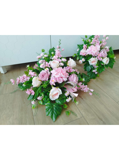 Róż z zielenią X komplet na cmentarz stroik plus bukiet